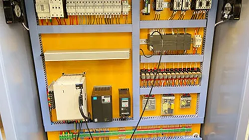 Electronic control system of servo drive computerized cross cutting machine
