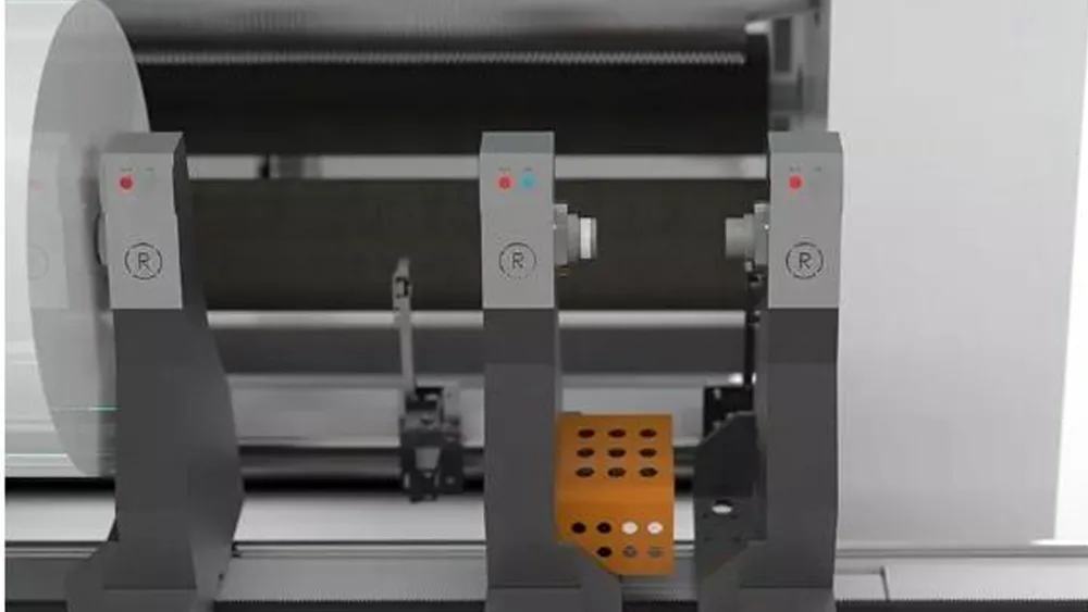 Automatic winding arm adjustment system for slitting machine